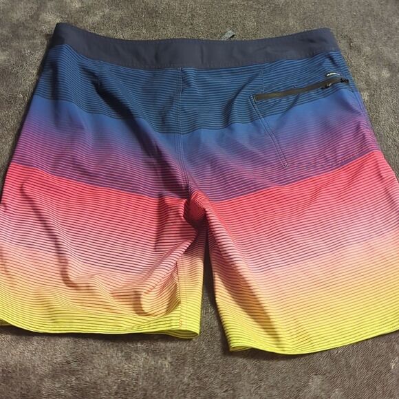 Quiksilver Boys Surfsilk Massive 17 Boardshort Swim Trunk - Picture 3 of 8